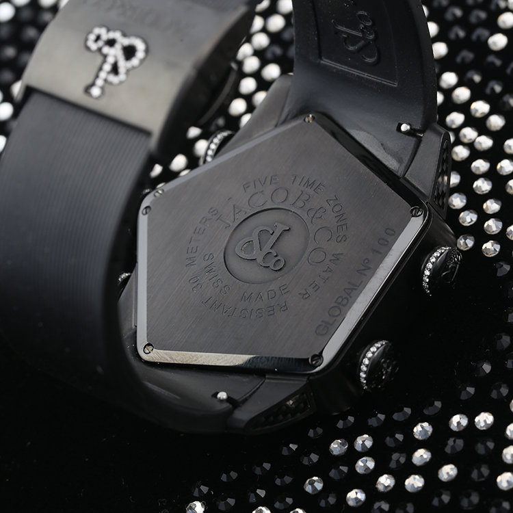 The black rubber strap set on the black case makes the watch look gentle and fascinating.