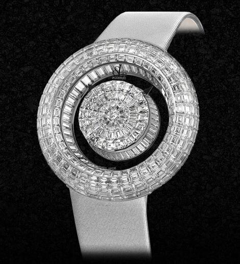 It is comfortable for wearers to wear the masterwork with white satin strap.