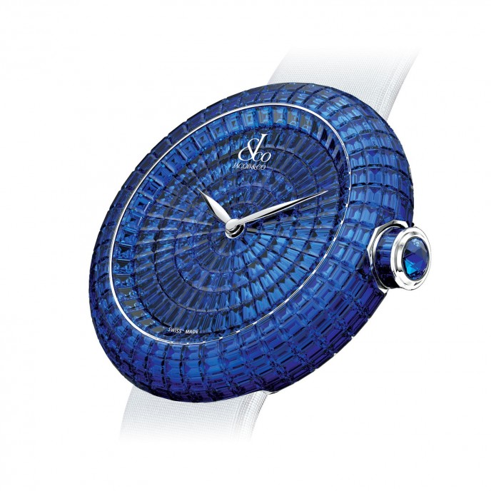The full paved sapphires of the dial and case embody the prominent gem setting skills of Jacob & Co. 
