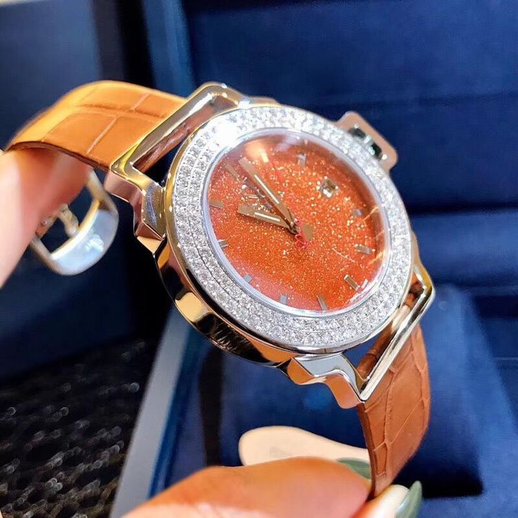 The integrated design of this Jacob & Co. is delicate and dazzling.