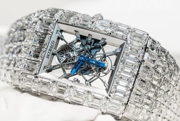 The timepiece has presented the high level of crafsmanship of watchmaking and gem-setting skill.