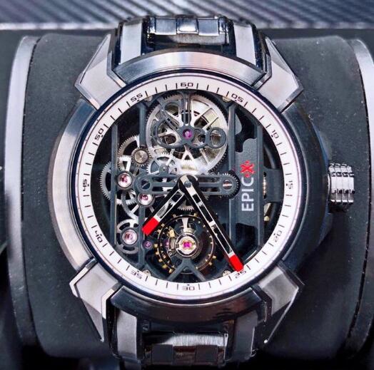 The skeleton dial allows the wearers to view the movement very clearly.