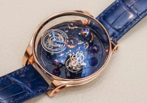 The timepiece presents the brand's great innovation and advanced technology.